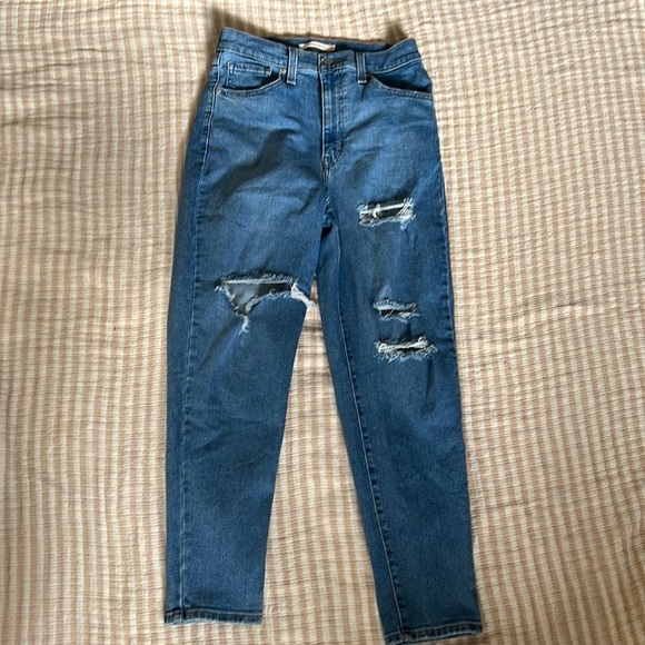 Levi’s “high waisted mom jean” size 28 - Picture 5 of 5